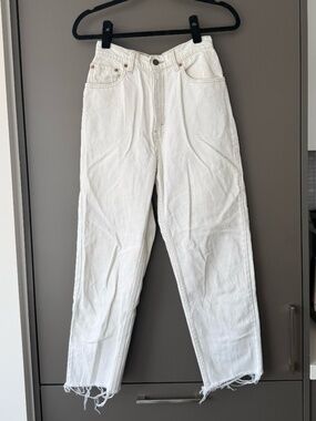 Levi's High Rise White/Cream Jeans Sz. 2/4 Straight Leg Jean